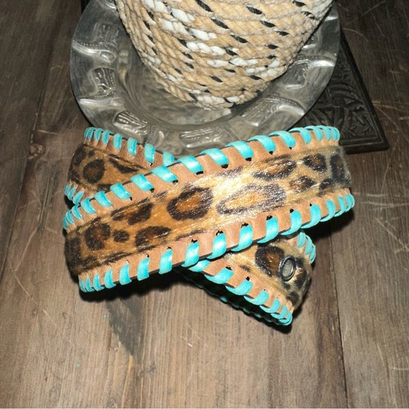 Ariat Leopard HOH Leather Belt with Turquoise Whip Stitch S: Small Length: 35.5” - Picture 2 of 9